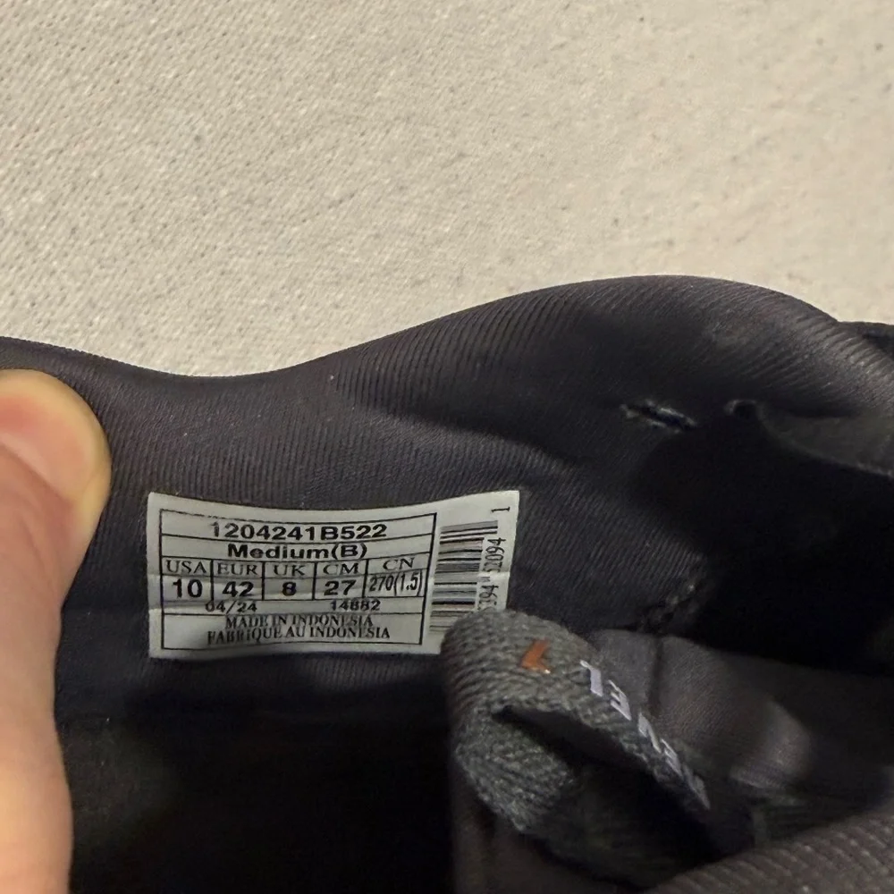 Brooks Revel 7 Sneakers - size 10